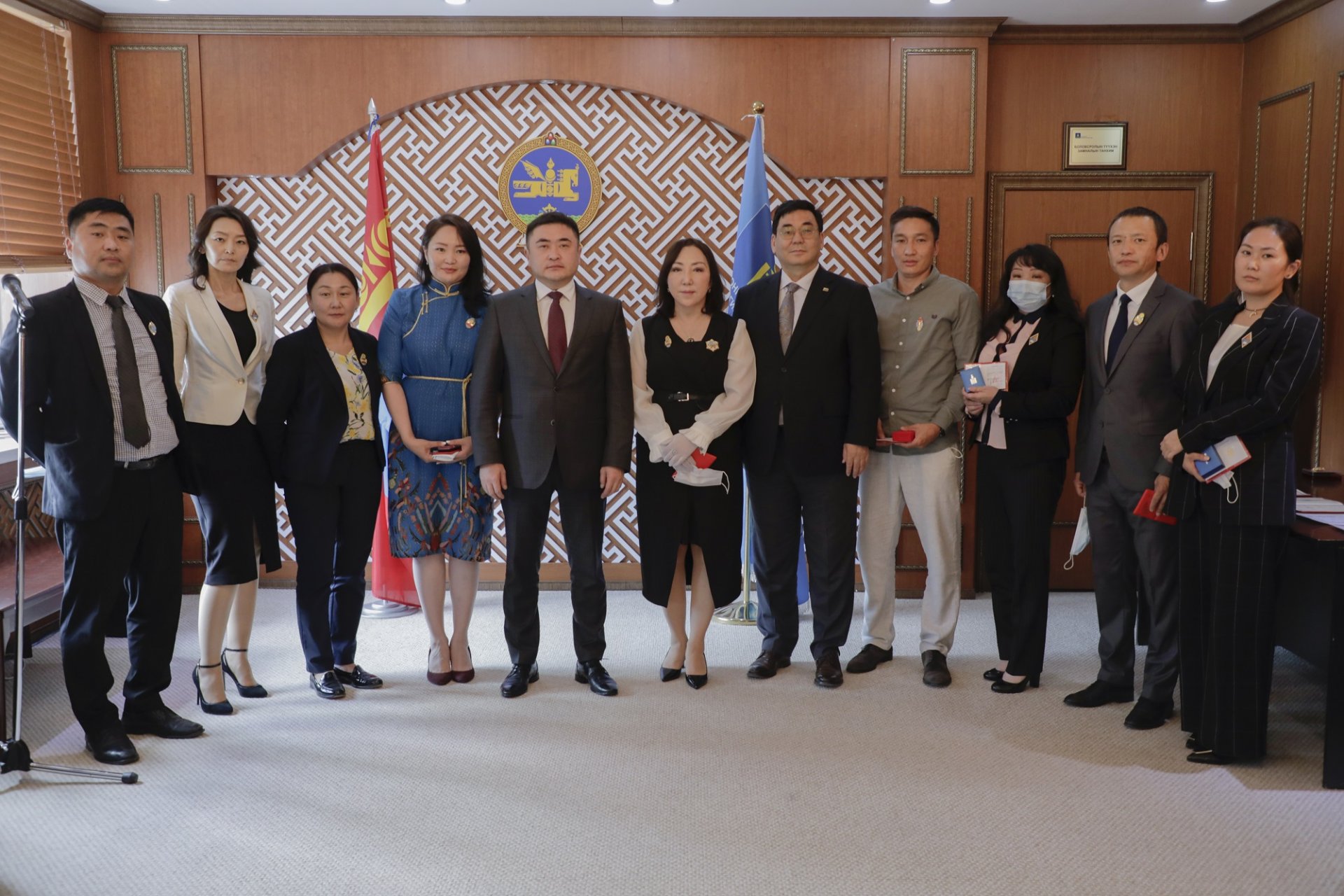 БОЛОВСРОЛЫН САЛБАРЫНХАН ТӨРИЙН ДЭЭД ОДОН, МЕДАЛИАР ШАГНУУЛЛАА