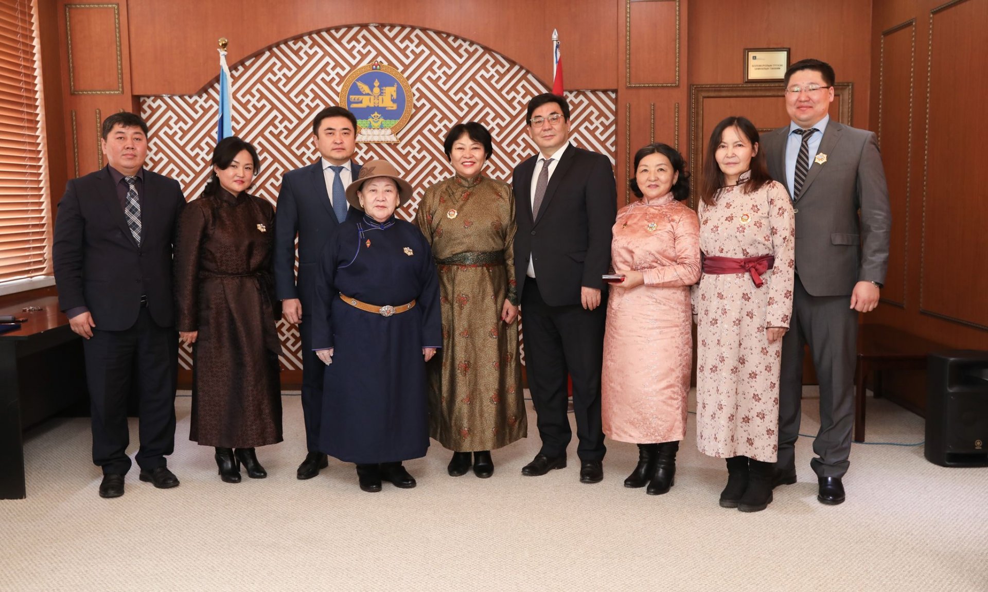 Боловсрол, шинжлэх ухааны салбарынхан төрийн дээд шагнал хүртлээ