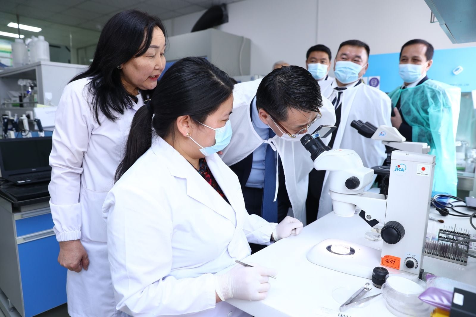 Боловсрол, шинжлэх ухааны сайд Л.Энх-Амгалан Мал эмнэлгийн хүрээлэнд ажиллав