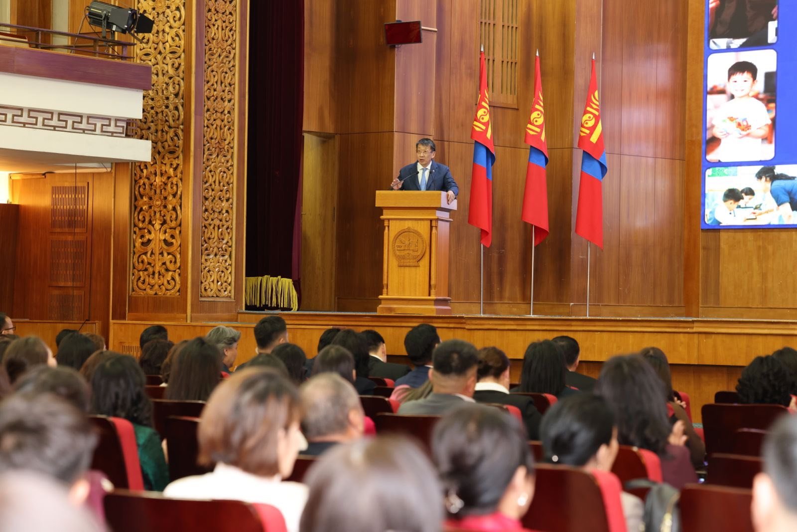 Монгол Улсын Ерөнхийлөгч Ухнаагийн Хүрэлсүх цэцэрлэг, Ерөнхий боловсролын сургуулийн багш нартай уулзлаа