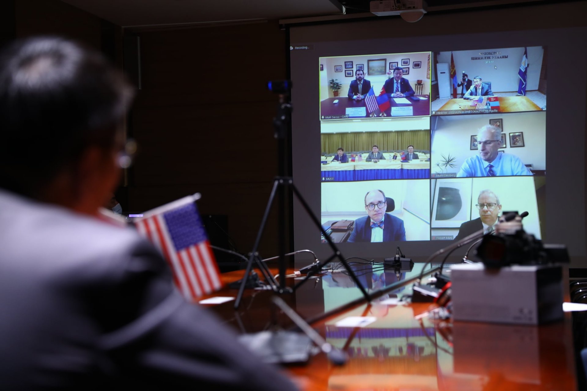 Бага төлбөрөөр АНУ-д суралцах боломжийг нээлээ