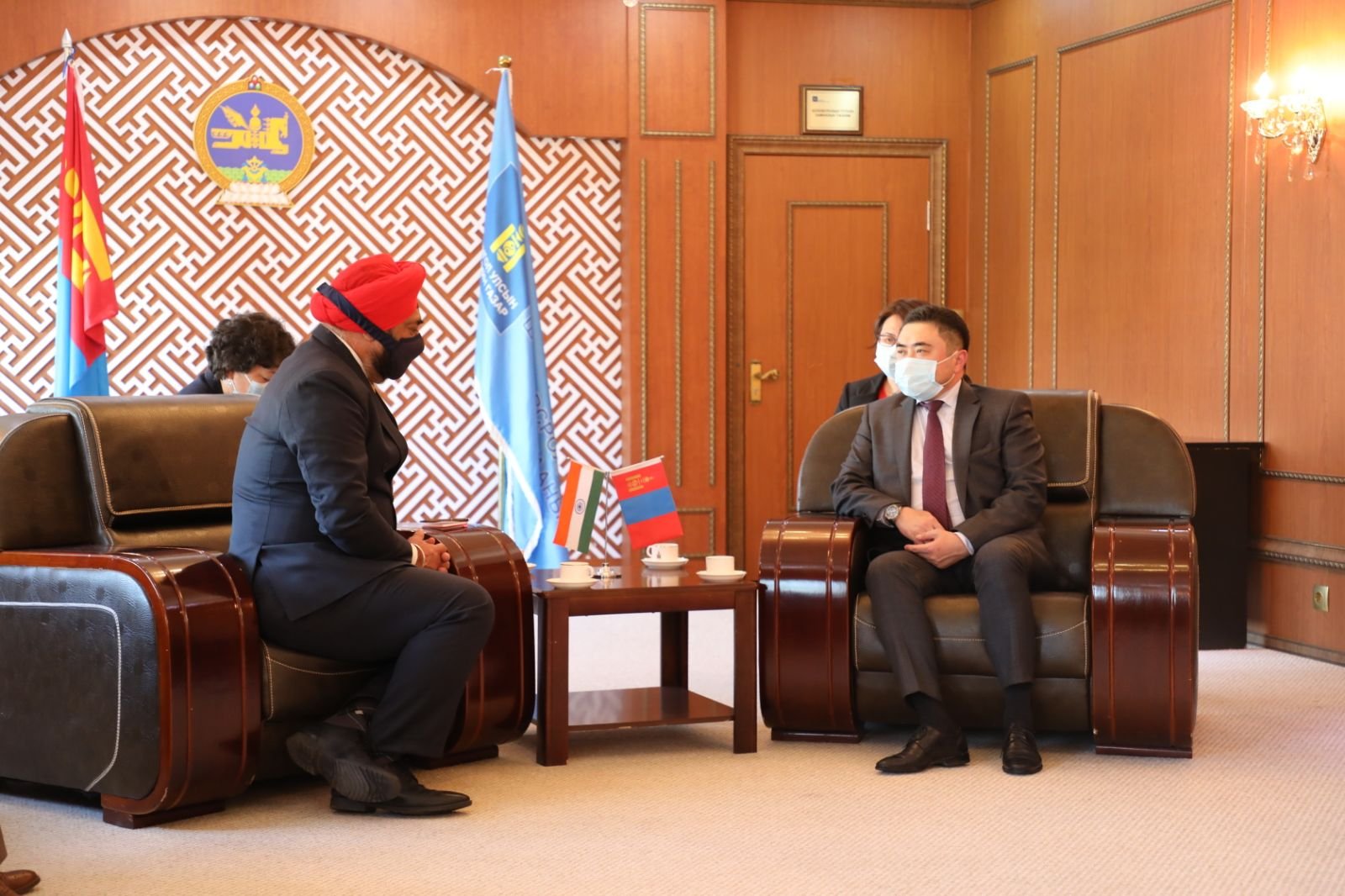 МОНГОЛ-ЭНЭТХЭГИЙН НАЙРАМДАЛТ ДУНД СУРГУУЛЬ БАЙГУУЛАХ АЖЛЫГ ЭРЧИМЖҮҮЛЭХ ТАЛААР САНАЛ СОЛИЛЦЛОО