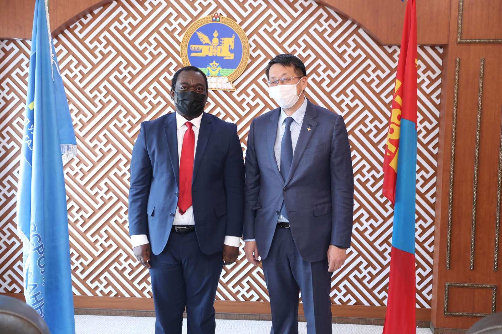 THE MINISTER OF EDUCATION AND SCIENCE OF MONGOLIA WELCOMES UNICEF REPRESENTATIVE IN MONGOLIA MR EVARISTE KOUASSI KOMLAN 