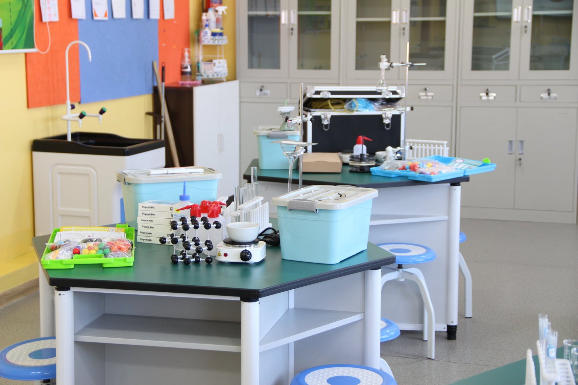 AIC FULLY REFURBISHES CHEMISTRY LABORATORY OF SCHOOL NO.20