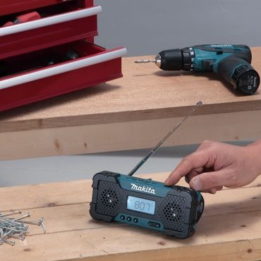 NEW MAKITA MR051 10.8 V Cordless Rechargeable Radio from JAPAN