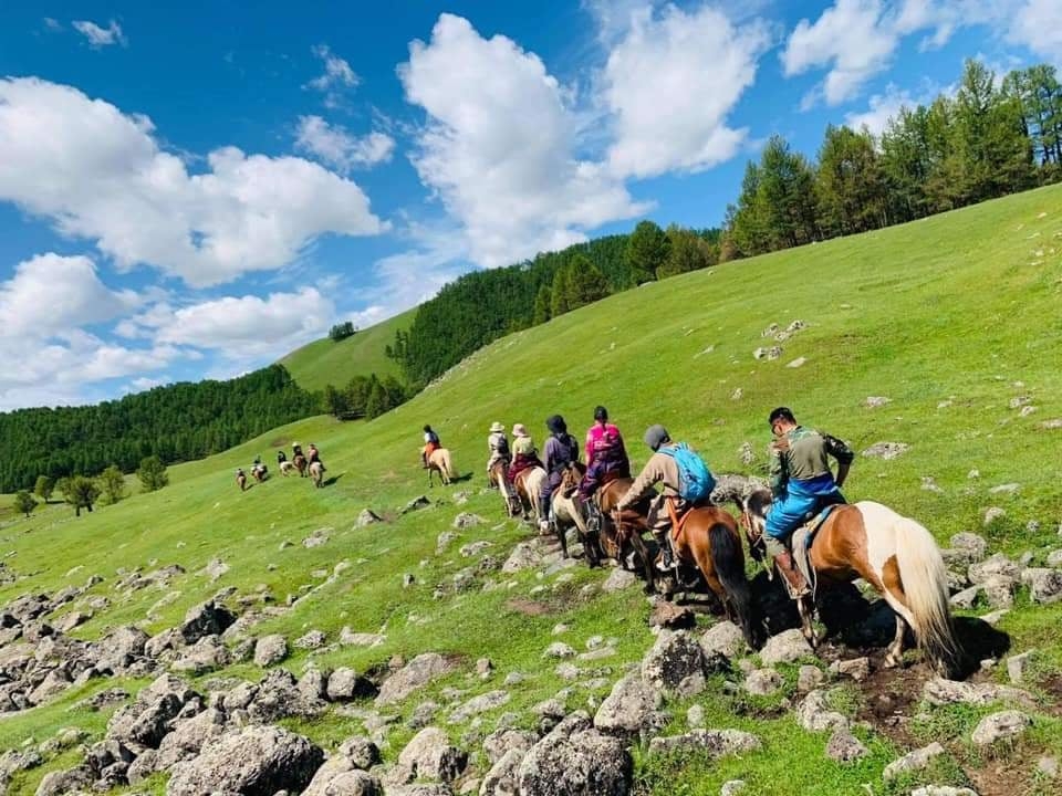 Nomadic life exploring & horse trekking in the beautiful mountain range