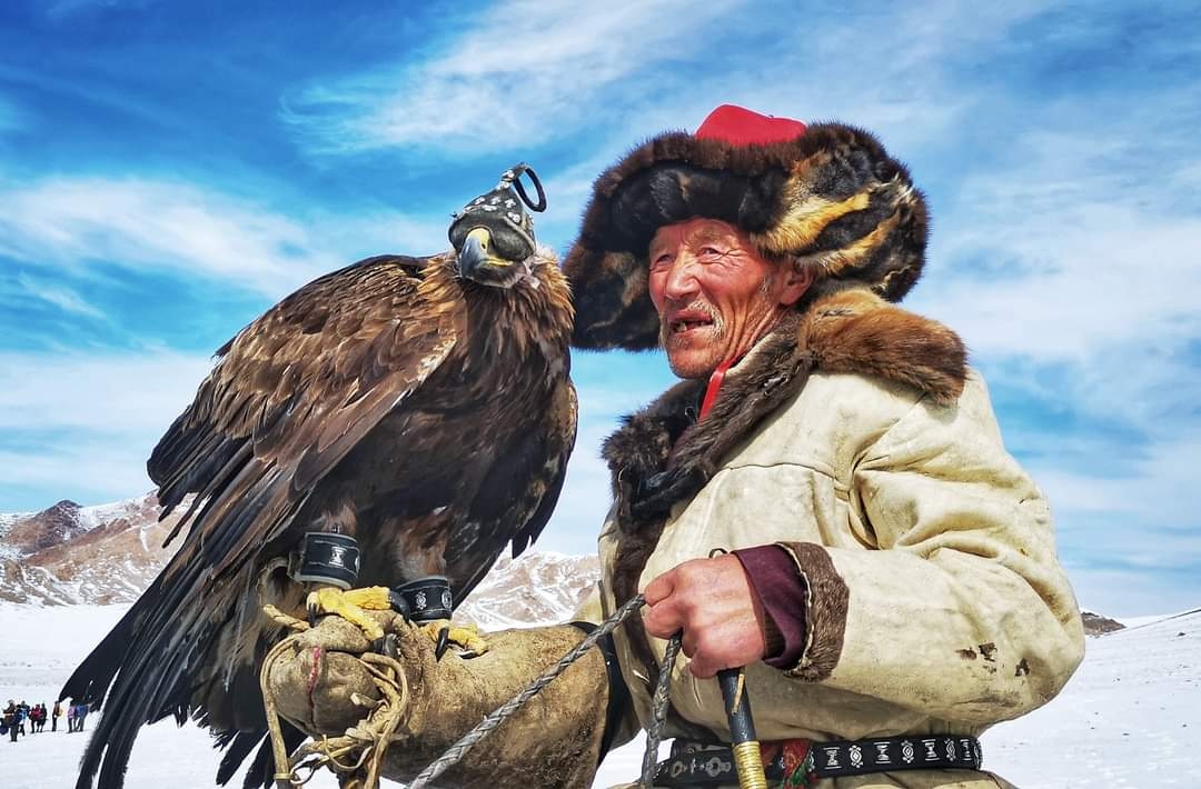 EAGLE HUNTING TRIBE & MAGNIFICENT MOUNTAINS IN WESTERN ALTAI