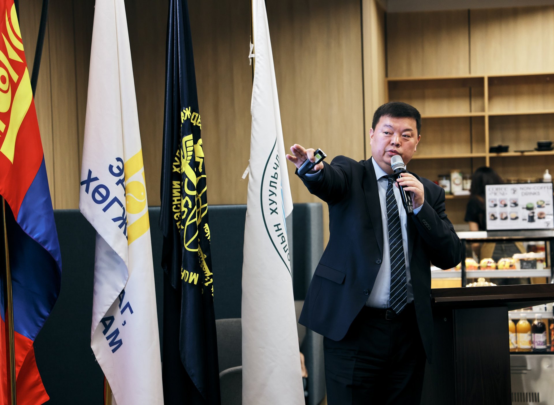 ЭРЧИМ ХҮЧНИЙ САЛБАРЫН ХӨРӨНГӨ ОРУУЛАЛТЫН ОРЧИН, ТӨСӨЛ ХЭРЭГЖҮҮЛЭХ БОЛОМЖИЙГ ХЭЛЭЛЦЛЭЭ