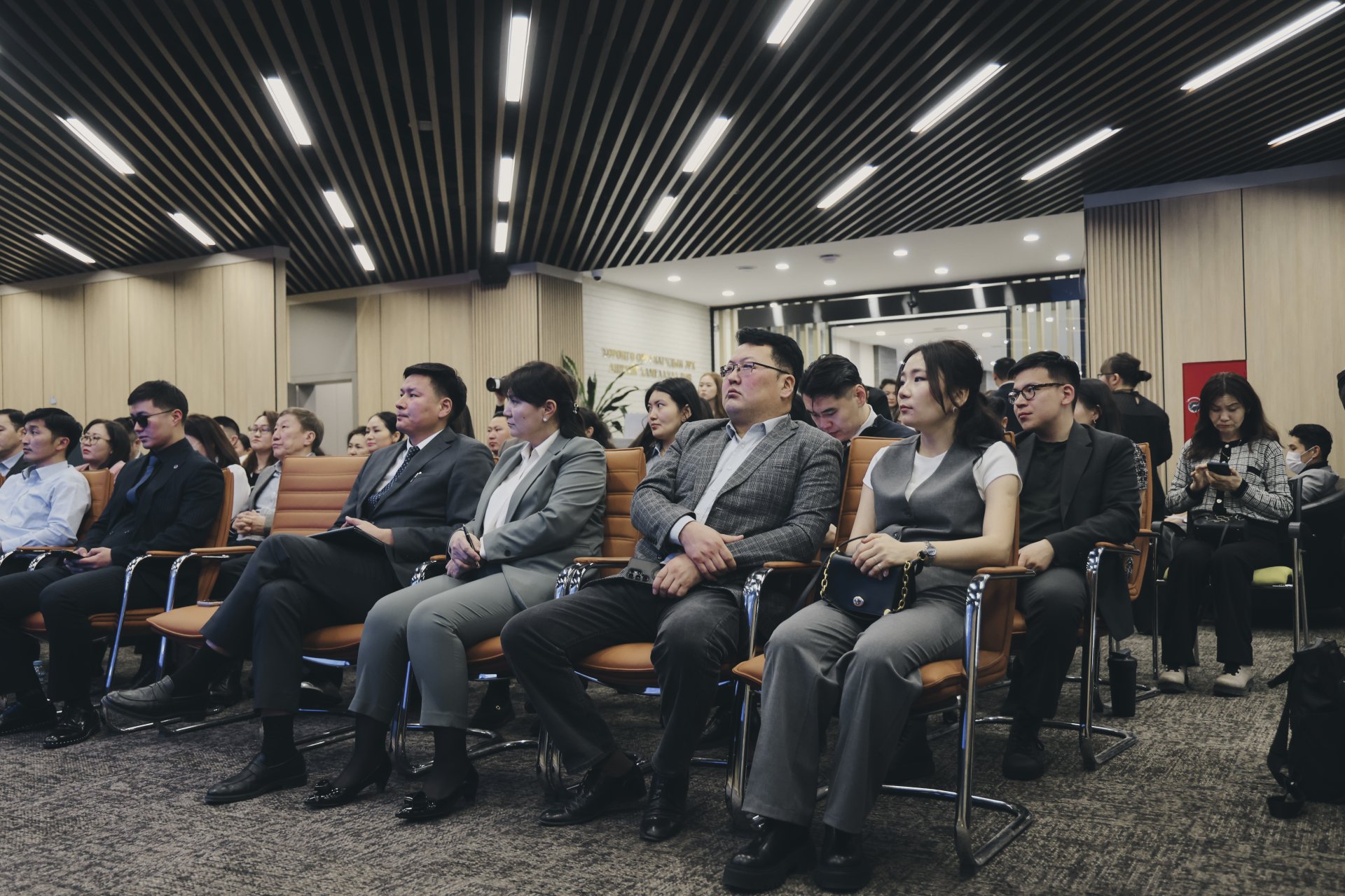   “Төрийн алба, албан хаагчдын хөрөнгө оруулагчтай харилцах стандарт”  долоо хоногийн арга хэмжээний  5 дахь өдөр амжилттай зохион байгууллагдаж өндөрлөлөө.