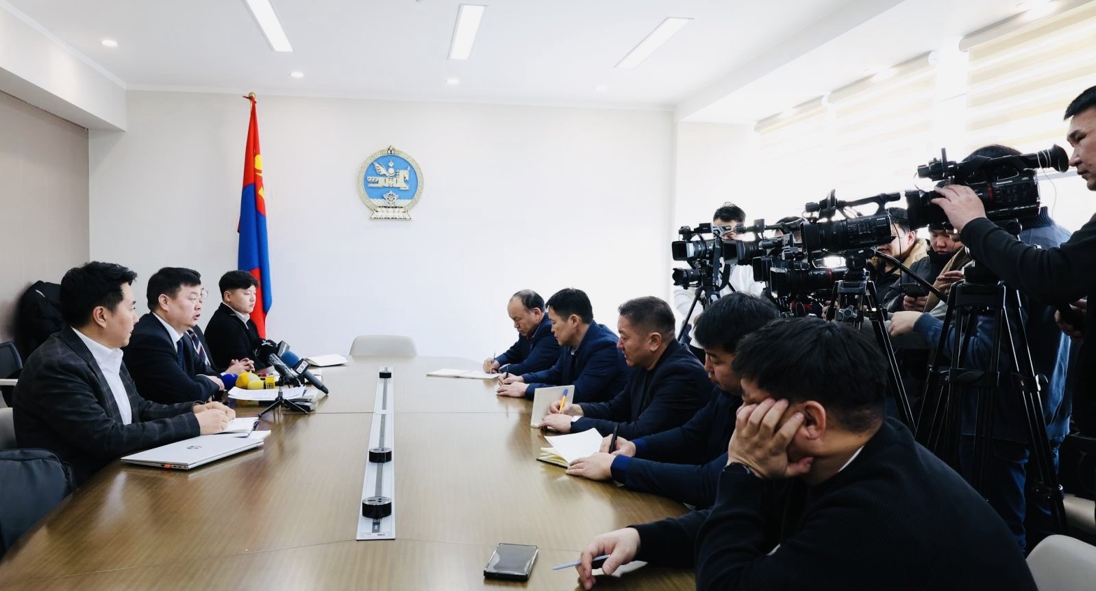 МӨРӨН-УЛИАСТАЙН ЧИГЛЭЛИЙН 261,8 КМ АВТО ЗАМЫГ ТӨР, ХУВИЙН ХЭВШЛИЙН ТҮНШЛЭЛЭЭР ХЭРЭГЖҮҮЛЭХ ААН-ИЙГ СОНГОН ШАЛГАРУУЛНА.