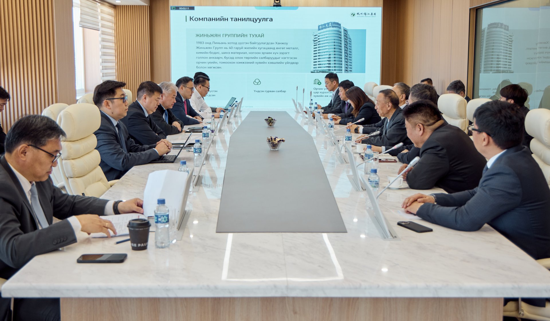 Хөнгөн цагааны аж үйлдвэрийн парк байгуулах төсөлд хөрөнгө оруулах асуудлаар санал солилцов