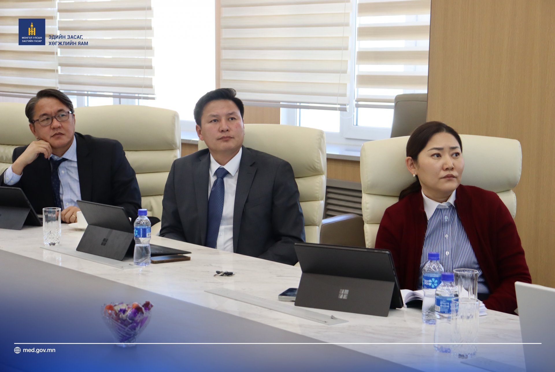 ГАДААДЫН ХӨРӨНГӨ ОРУУЛАЛТЫН ҮР НӨЛӨӨГ НЭМЭГДҮҮЛЭХ, ХӨРӨНГӨ ОРУУЛАЛТЫН ОРЧНЫГ САЙЖРУУЛАХ БОЛОМЖУУДЫН ТАЛААР САНАЛ СОЛИЛЦЛОО. 