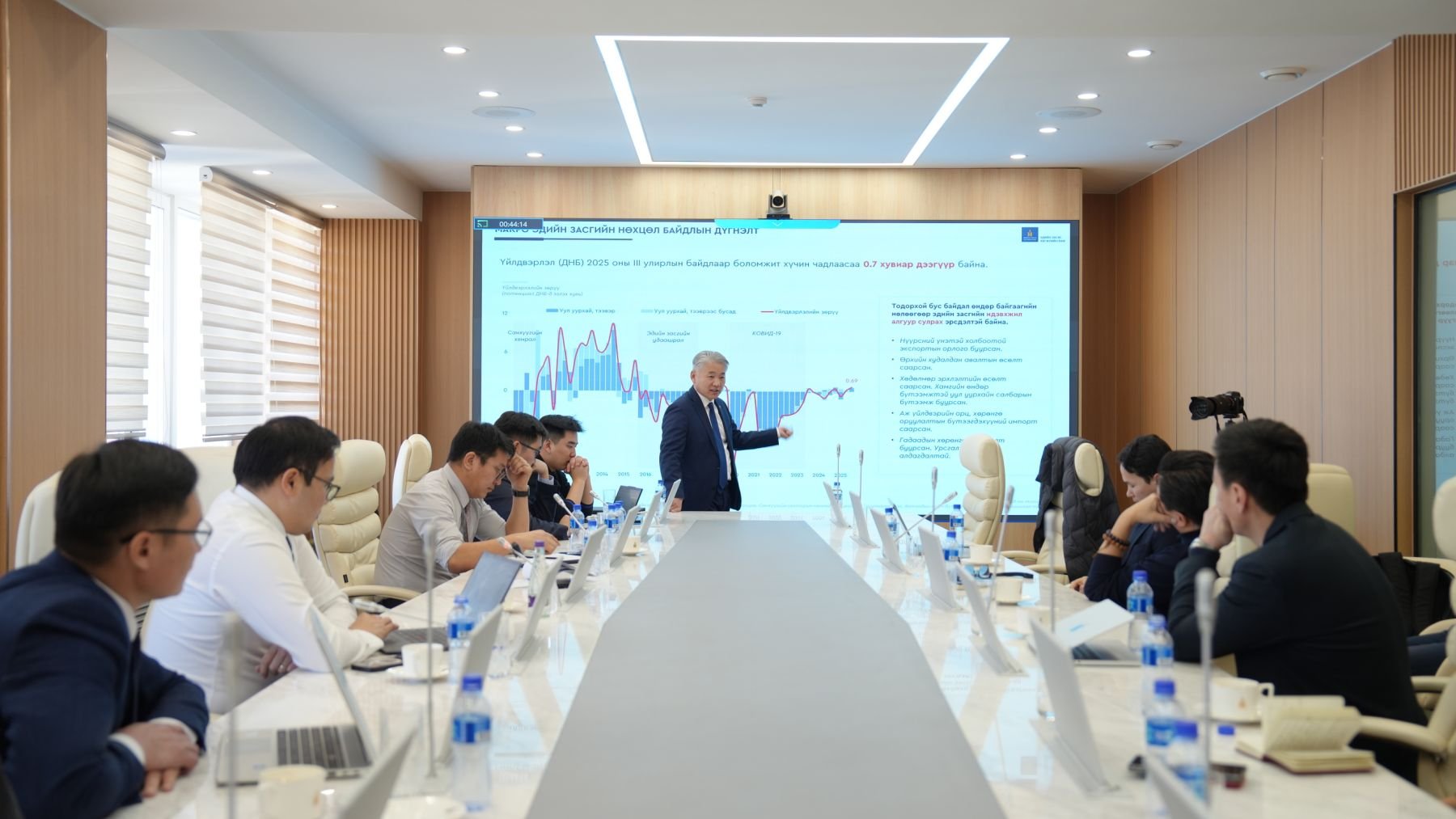 Эдийн засгийн өсөлт, хөрөнгө оруулалтын чиглэлээр санал солилцов