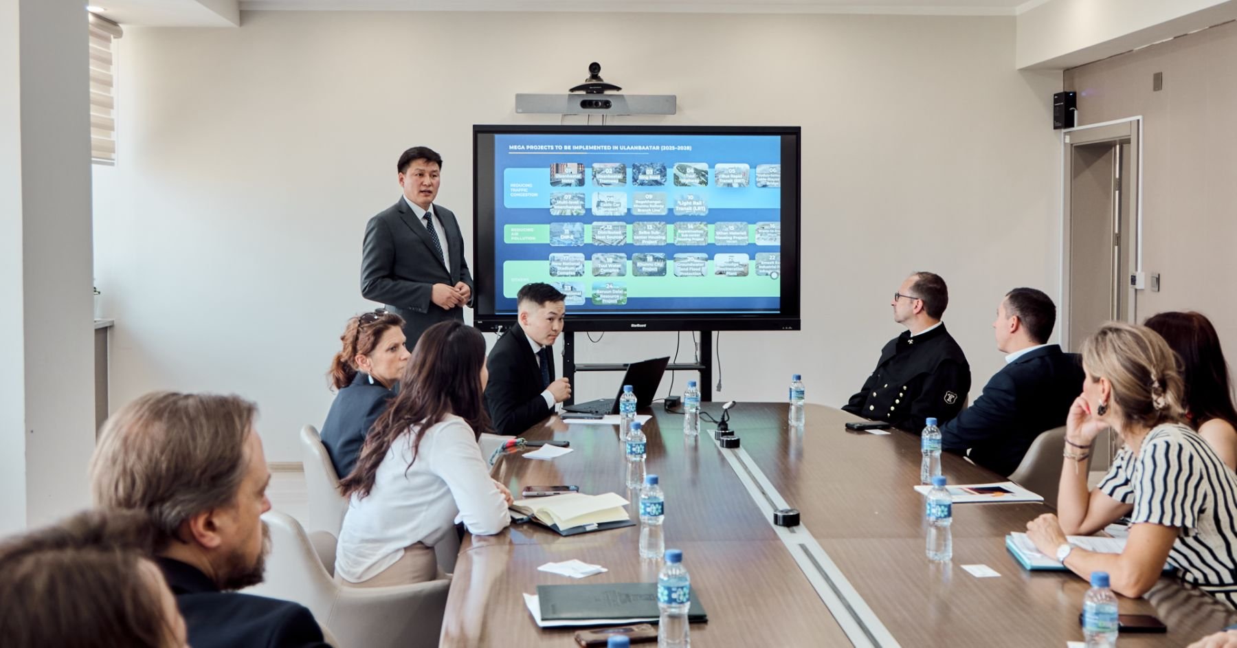 АВСТРИЙН КОМПАНИУДЫН ТӨЛӨӨЛЛИЙГ ХҮЛЭЭН АВЧ УУЛЗЛАА
