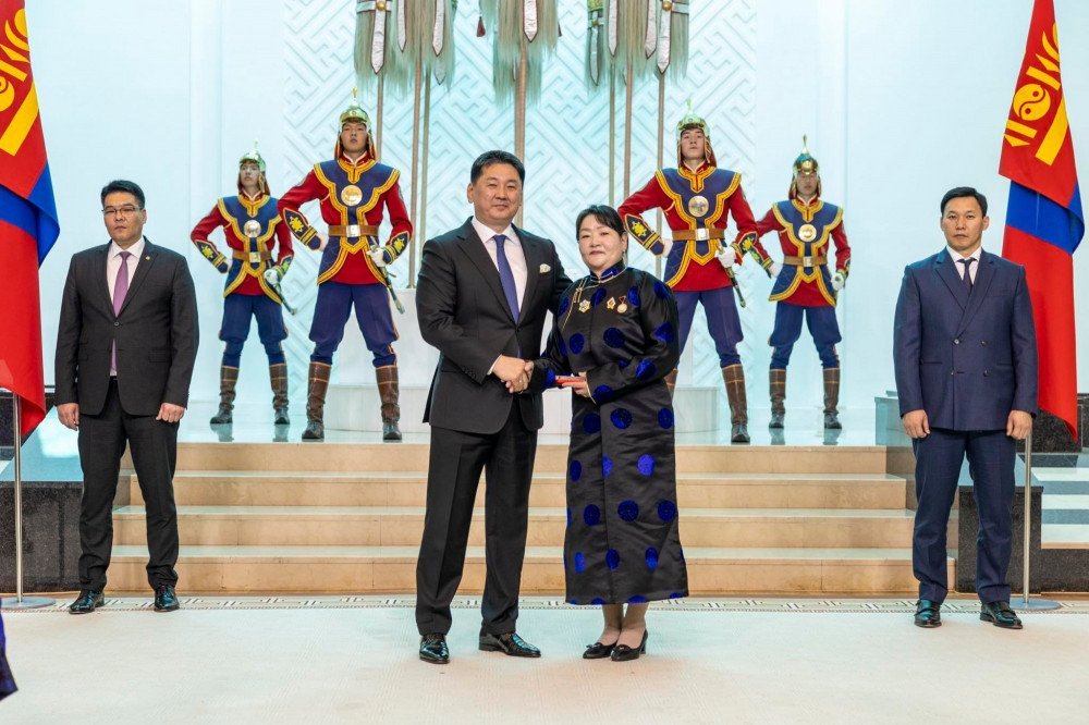 Монгол улсын Ерөнхийлөгчийн зарлигаар төрийн дээд шагнал “Алтан гадас одон”-оор: