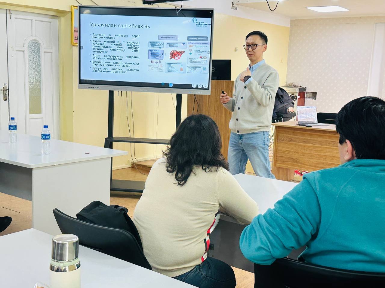 Сургалт зохион байгуулагдаж байна.