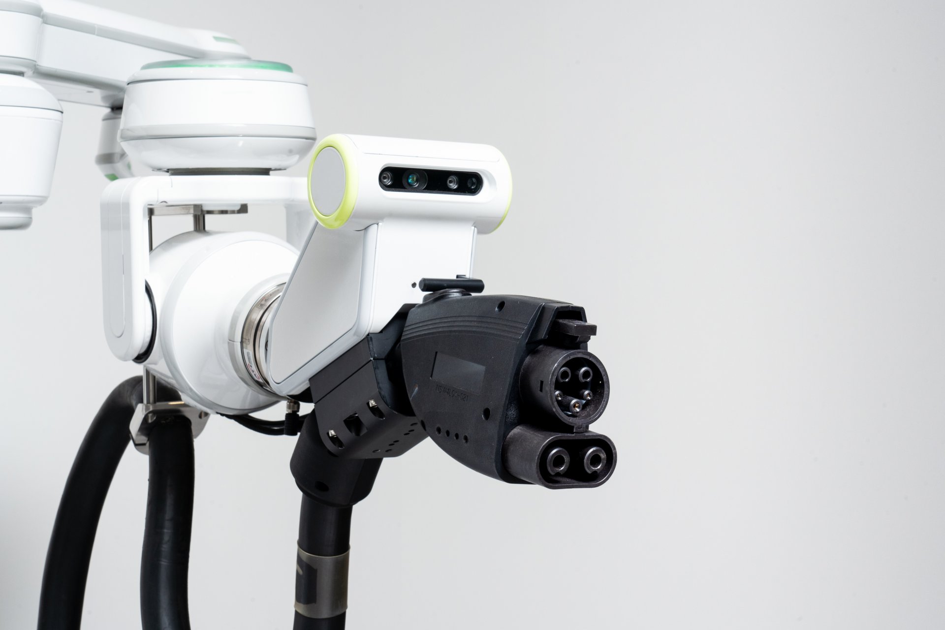 Hyundai Motor Group компани цахилгаан машинд зориулсан автомат цэнэглэгч роботоо танилцууллаа.