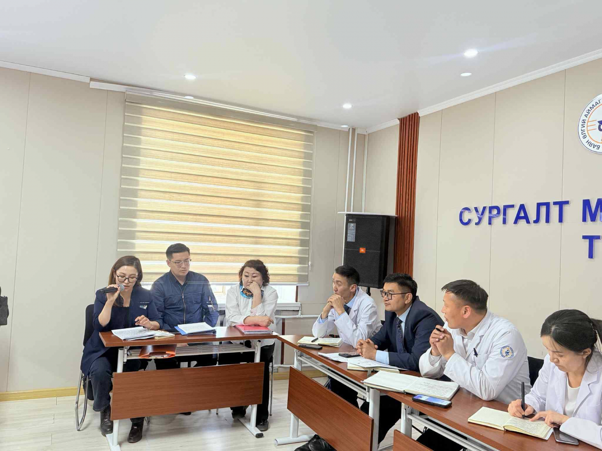 ЭРҮҮЛ МЭНДИЙН ГАЗРЫН ДАРГА ХЯНАЛТЫН УЛСЫН АХЛАХ БАЙЦААГЧ, МЭРГЭЖИЛТЭН НАР АЙМГИЙН НЭГДСЭН ЭМНЭЛЭГТ АЖИЛЛАА.