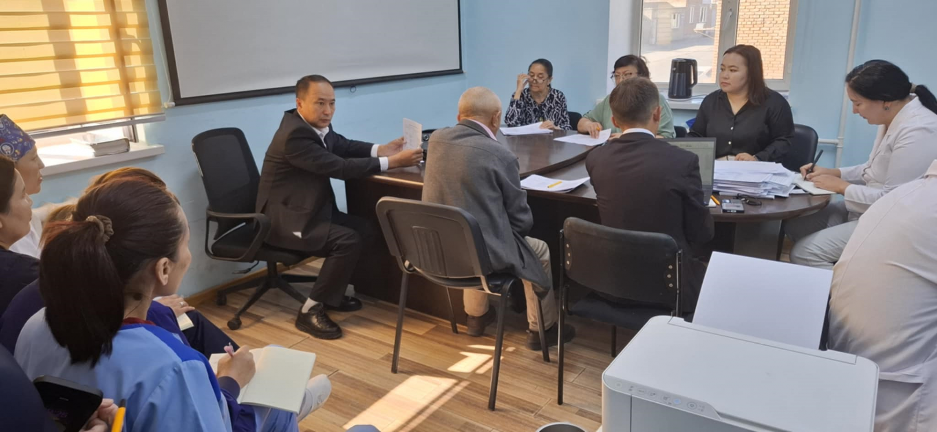 Өрхийн эрүүл мэндийн төвүүдэд хяналт, дүгнэлт хийж байна.