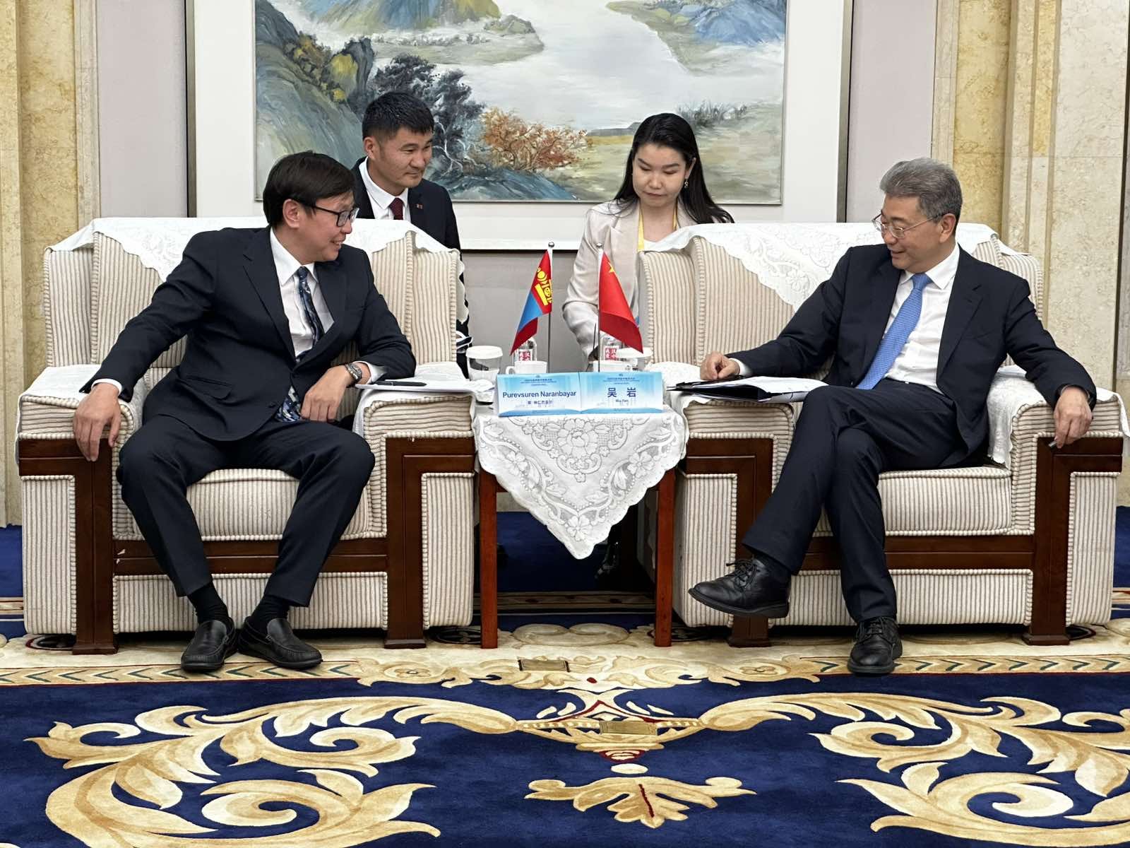 ᠮᠣᠩᠭᠣᠯ ᠤ᠋ᠨ ᠶᠡᢈᠡ᠂ ᠳᠡᢉᠡᠳᠦ ᠰᠤᠷᠭᠠᠭᠤᠯᠢ ᠨᠤᠭᠤᠳ ᠤ᠋ᠨ ᠴᠢᠨᠠᠷ ᠤ᠋ᠨ ᠦᠨᠡᠯᠡᢉᠡ ᠰᠠᠶᠢᠵᠢᠷᠠᠵᠤ᠂ ᠪᠦ‍᠂ ᠨᠠ‍᠂ ᢈᠢ‍᠂ ᠠ‍᠂ ᠤ‍᠂ ᠠ᠋ᠴᠠ «ᢈᠡᠪ ᠦ᠋ᠨ» ᠠᠩᢉᠢᠯᠠᠯ ᠳ᠋ᠤ ᠪᠠᠭᠲᠠᠯ᠎ᠠ