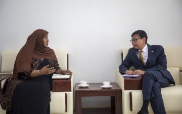 ᠬᠣᠯᠪᠤᠭᠠᠨ ᠤ᠋ ᠪᠦᢉᠦᠳᠡ ᠨᠠᠶᠢᠷᠠᠮᠳᠠᠬᠤ ᠰᠣᠮᠠᠯᠢ ᠤᠯᠤᠰ ᠠ᠋ᠴᠠ ᠮᠣᠩᠭᠣᠯ ᠤᠯᠤᠰ ᠲᠤ ᠬᠠᠪᠰᠤᠷᠤᠨ ᠰᠠᠭᠤᠬᠤ ᠡᠯᠴᠢᠨ ᠰᠠᠶᠢᠳ ᠬᠣᠳᠠᠨ ᠣᠰᠮᠠᠨ ᠠᠪᠳᠢ ᠢ᠋ᠢ ᢈᠦᠯᠢᠶᠡᠨ ᠠᠪᠴᠤ ᠠᠭᠤᠯᠵᠠᠯ᠎ᠠ