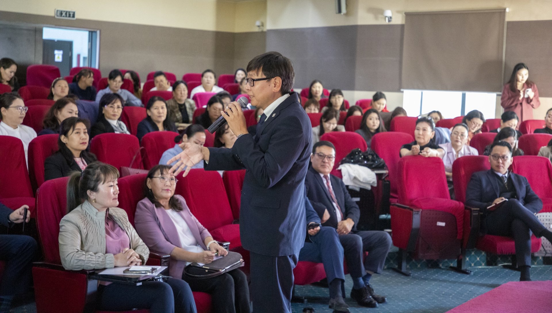 ᠴᠡᠴᠡᠷᠯᠢᢉ ᠦ᠋ᠨ ᠡᠷᢈᠢᠯᠡᢉᠴᠢ ᠨᠠᠷ ᠲᠠᠢ ᠠᠭᠤᠯᠵᠠᠵᠤ ᠡᢈᠢᠯᠡᠯ᠎ᠡ