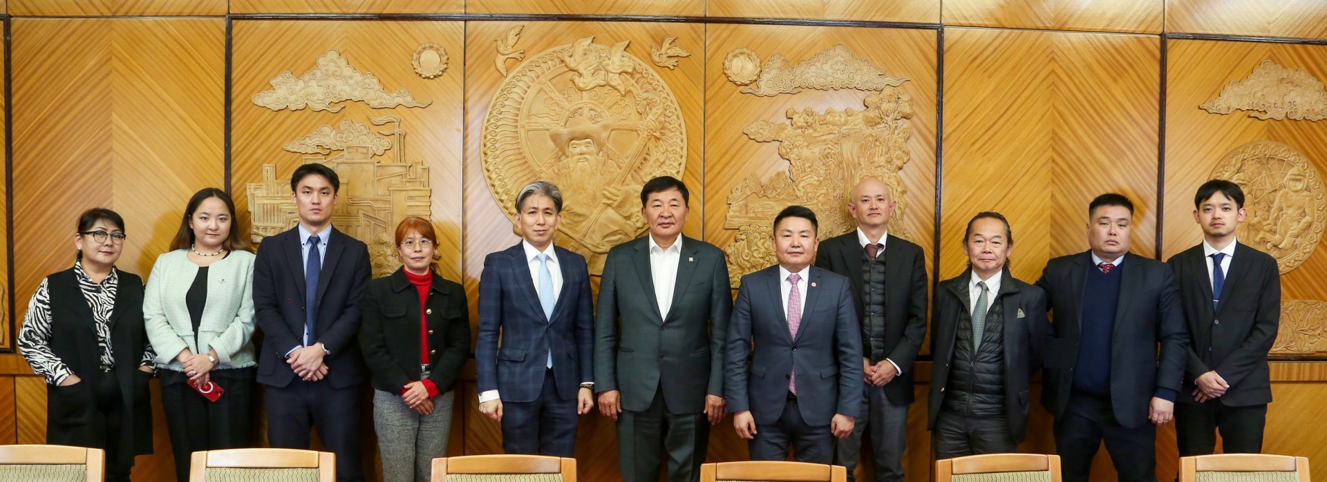 The Minister of Mongolia B. Delgersaikhan, Chair of the National Committee on the Reduction of Traffic Congestion in Ulaanbaatar meets chief representative of JICA Tanaka Shinichi