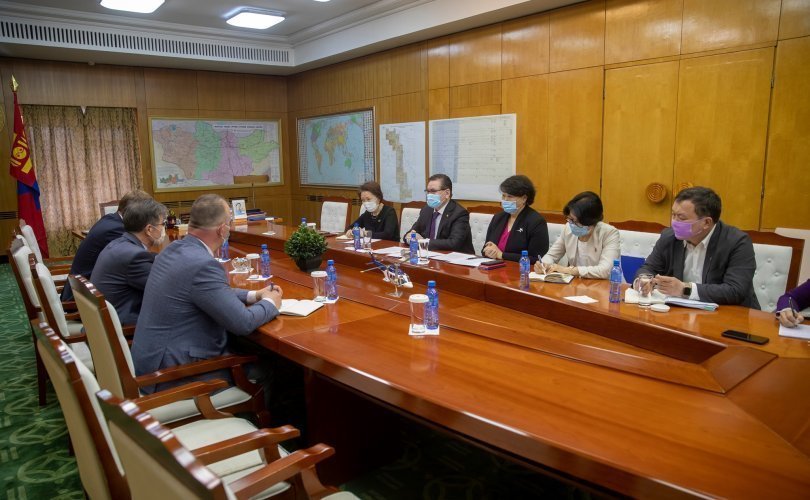 Байгалийн хийн хоолой барих төслийн талаар санал солилцов