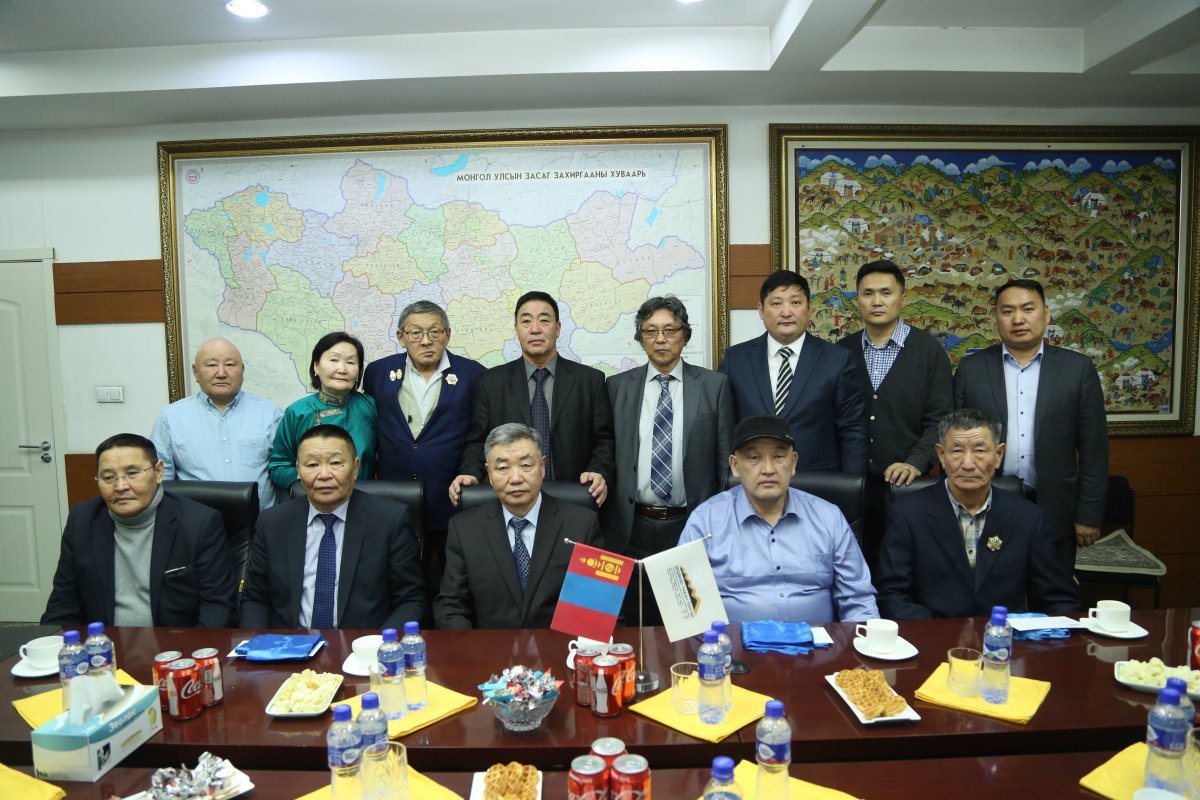 “Эрдэнэс-Тавантолгой” ХК ахмадууддаа хүндэтгэл үзүүллээ