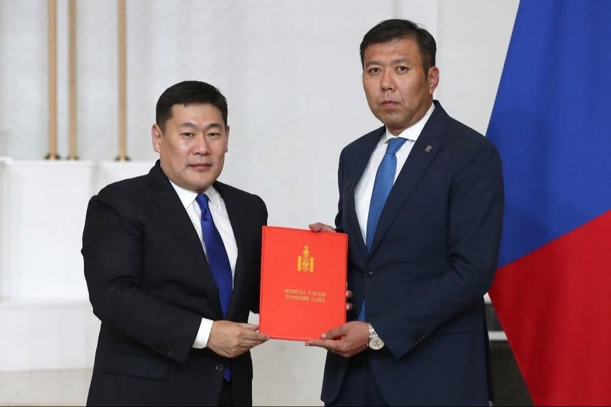 Л.Оюун-Эрдэнийн мэдэгдэл ба Б.Энхбаярын жиргээ