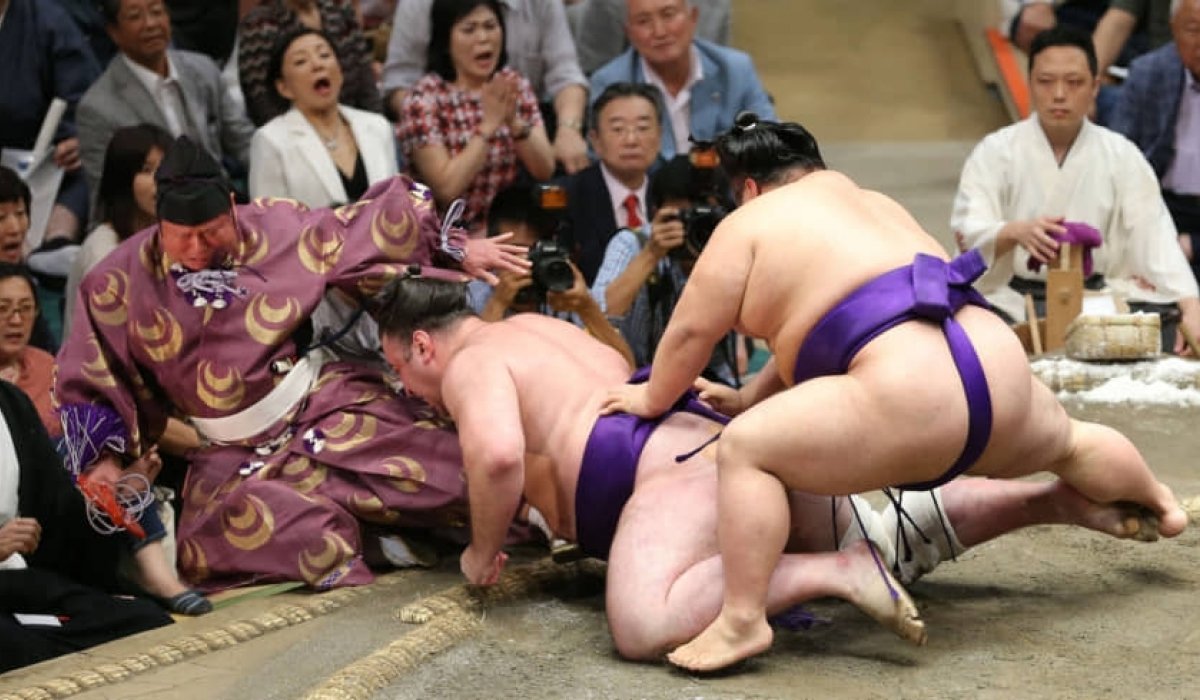 Аки башёг цолгүй бөх тэргүүлж байна