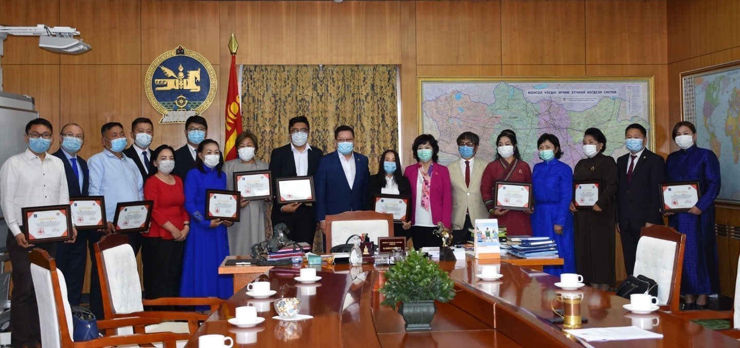 Арван төрийн албан хаагч орон сууцанд орох батламжаа авлаа