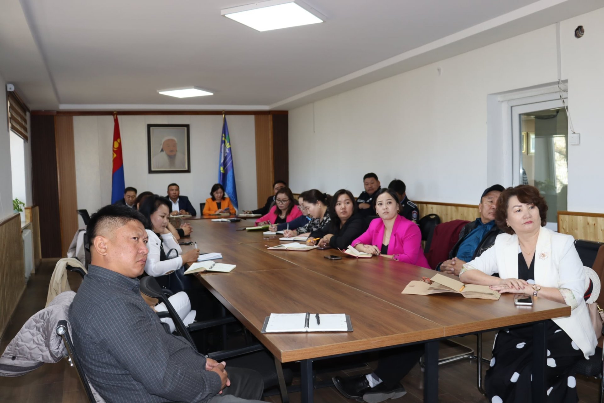 БАЙГУУЛЛАГЫН ДАРГА, ЭРХЛЭГЧ НАРЫН ШУУРХАЙ ХУРАЛ БОЛЛОО.  2025.10.06.