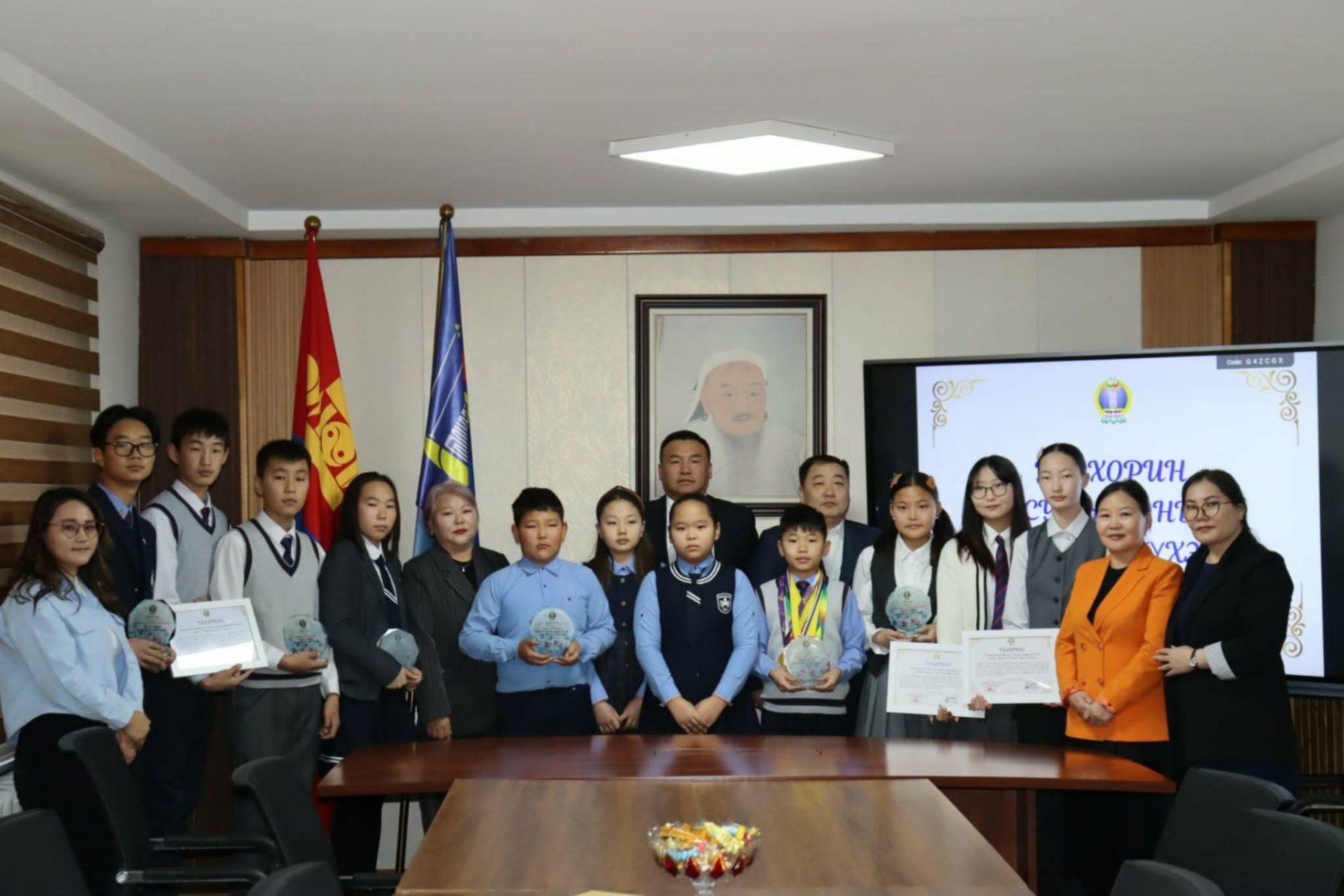 Хархорин сумын 2025 оны “Оны онцлох хүүхэд”-үүдэд шагнал гардууллаа. 