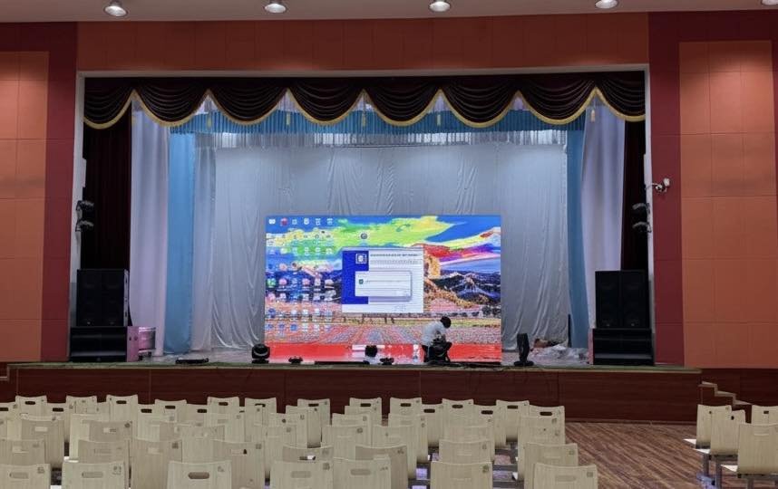 СУМЫН СОЁЛЫН ТӨВ ЛЕД ДЭЛГЭЦ ХҮЛЭЭЖ АВЛАА.