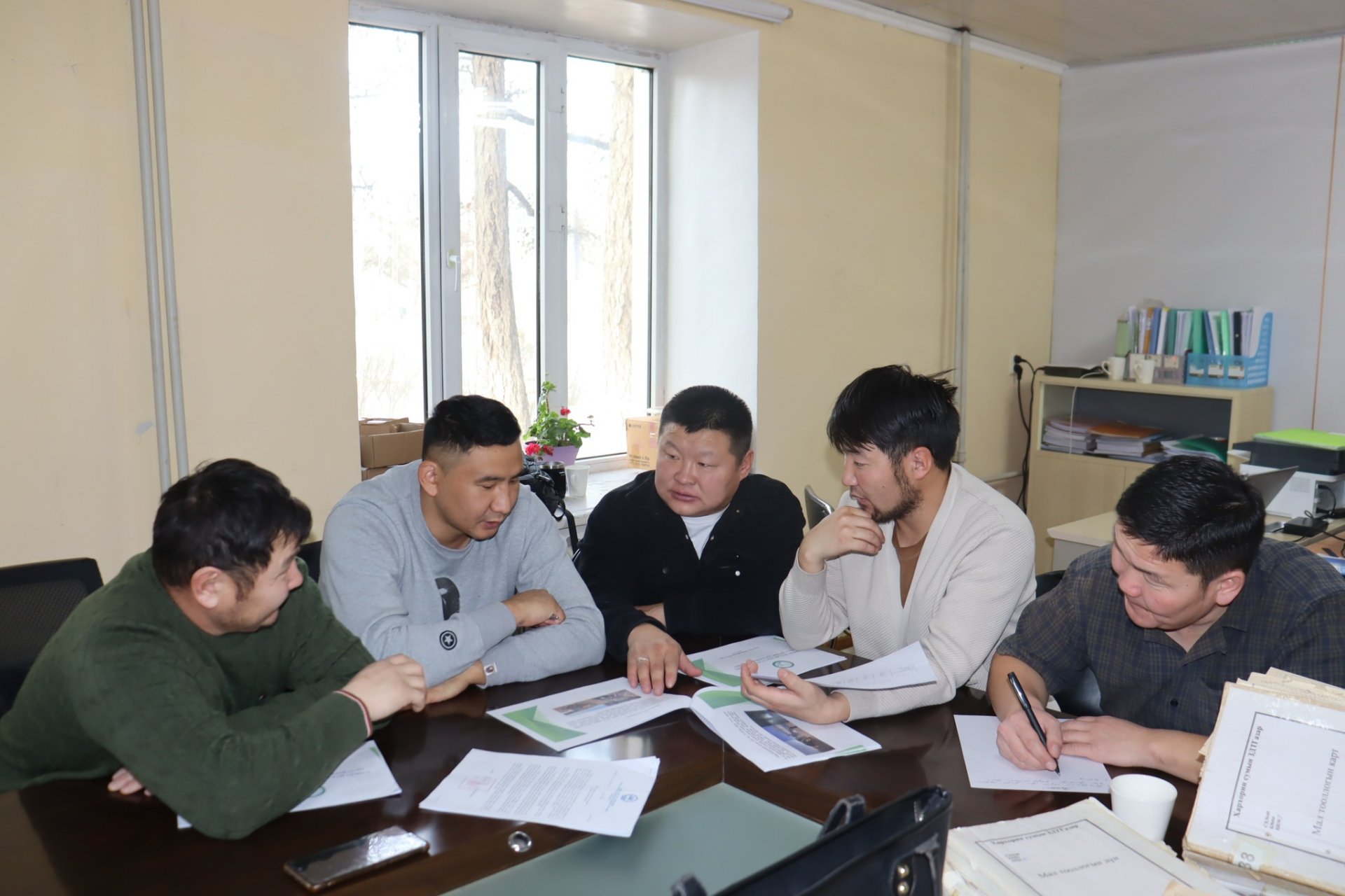 Хүнс, хөдөө аж ахуйн байгаль орчны бодлого зохицуулалтын хороо ажиллаж байна. 