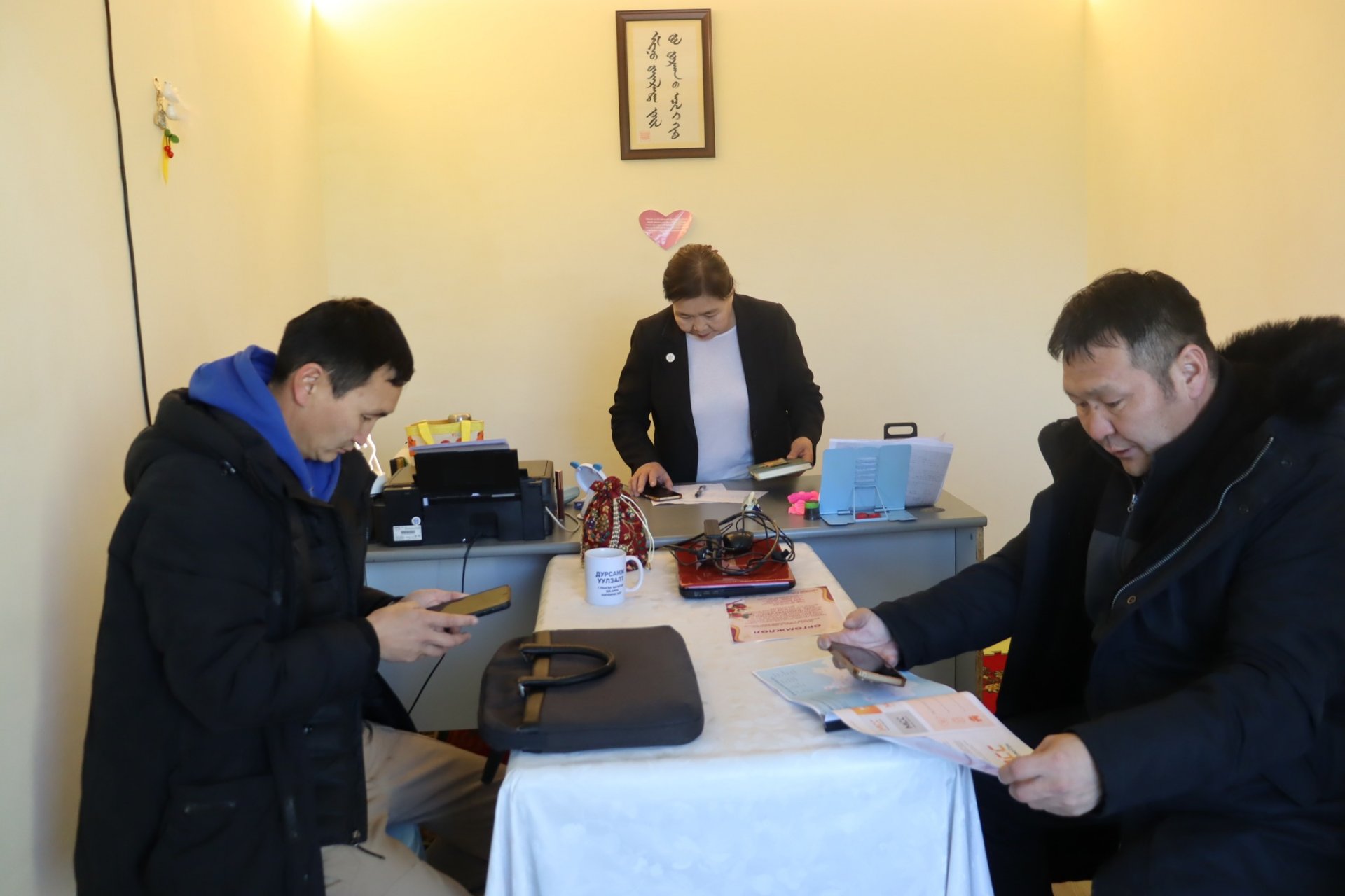 Сумын нутаг дэвсгэрт үйл ажиллагаа явуулж буй уламжлалт бус шашны байгууллагад хяналт шалгалт хийж үйл ажиллагаатай танилцлаа.