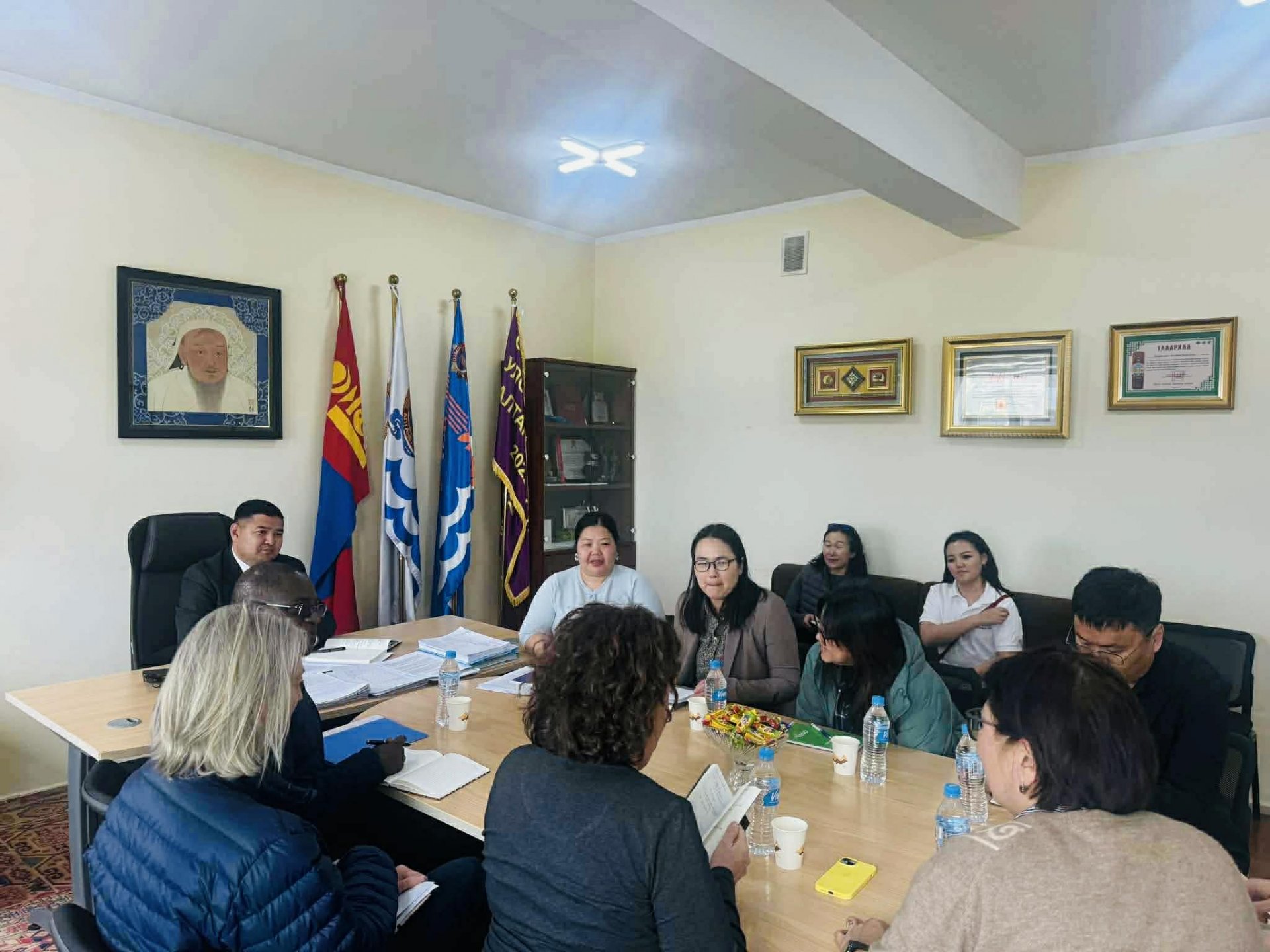 Монгол Улсад хэрэгжиж буй ДОХ болон Сүрьеэгийн үндэсний хөтөлбөрийн олон улсын үнэлгээний баг Сэлэнгэ аймагт ажиллаж байна.