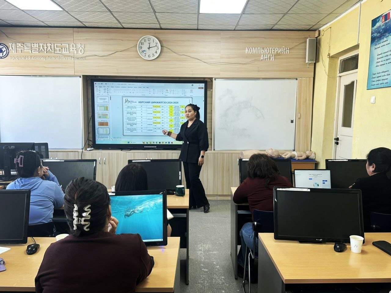 Сүхбаатар сумын ерөнхий боловсролын 2 дугаар сургуулийн албан хаагчдад танхимын сургалт зохион байгууллаа. 