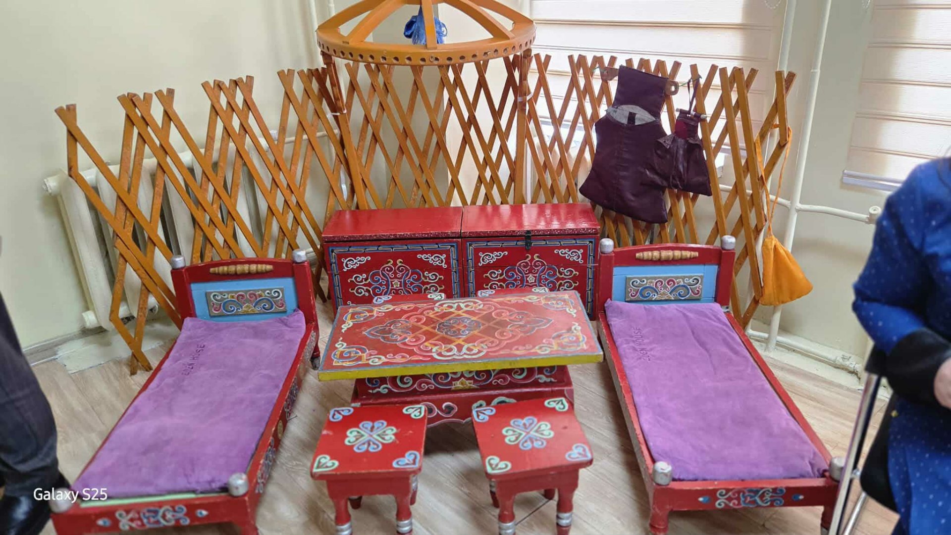 Эрүүл мэндийн газрын ажилтан, албан хаагч нарын дунд 