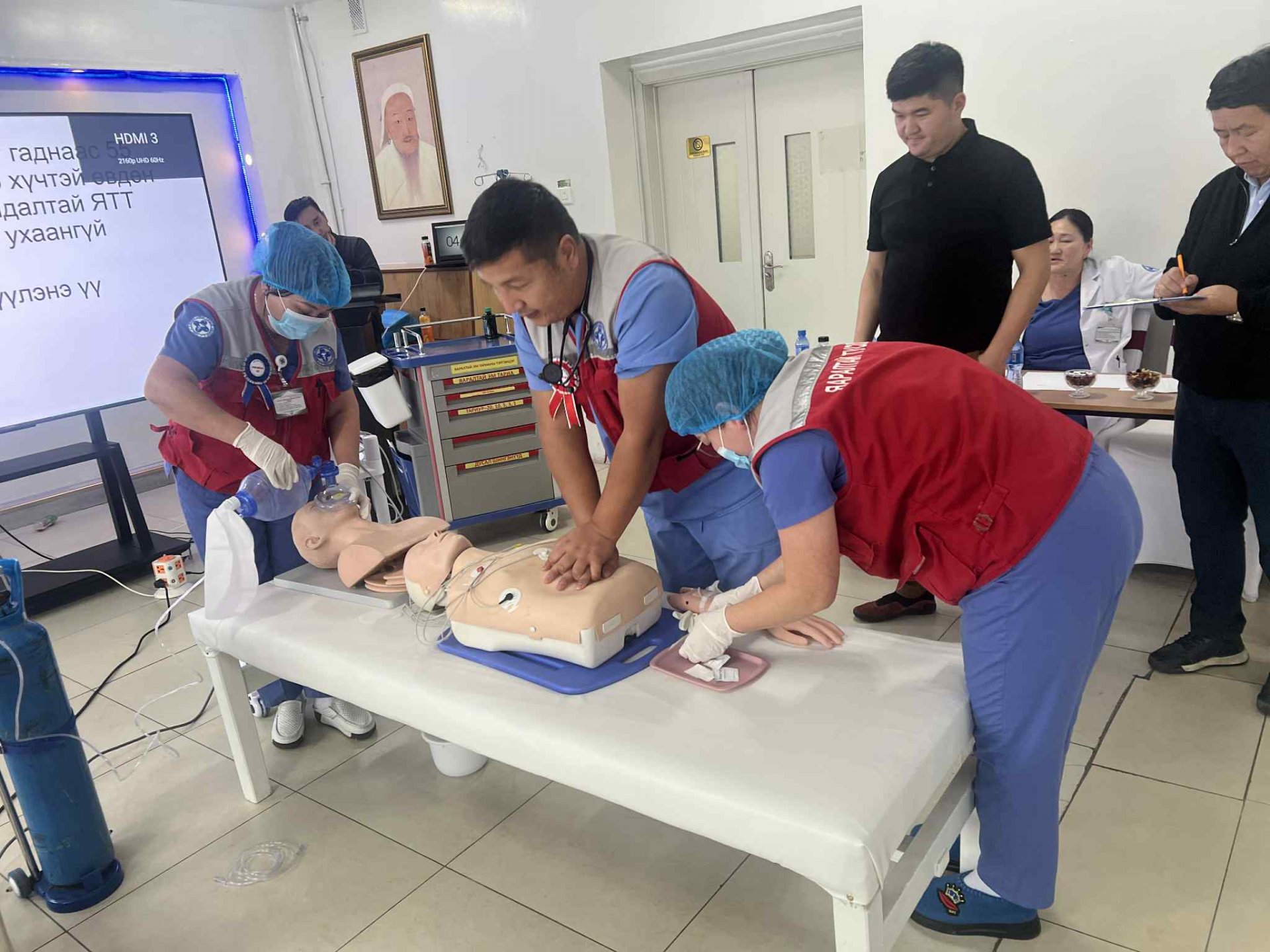  “ЦЭНХЭР КОДООР ТУСЛАМЖ ҮЗҮҮЛЭХЭД ЭМНЭЛГИЙН МЭРГЭЖИЛТНИЙ ОРОЛЦОО” ур чадварын тэмцээн МСНЭ зохион байгууллаа.2025.11.12 өдөр 