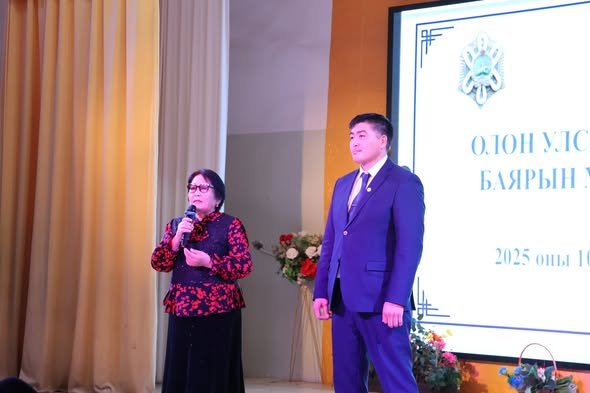 АХМАДУУДДАА ХҮНДЭТГЭЛ ҮЗҮҮЛЛЭЭ