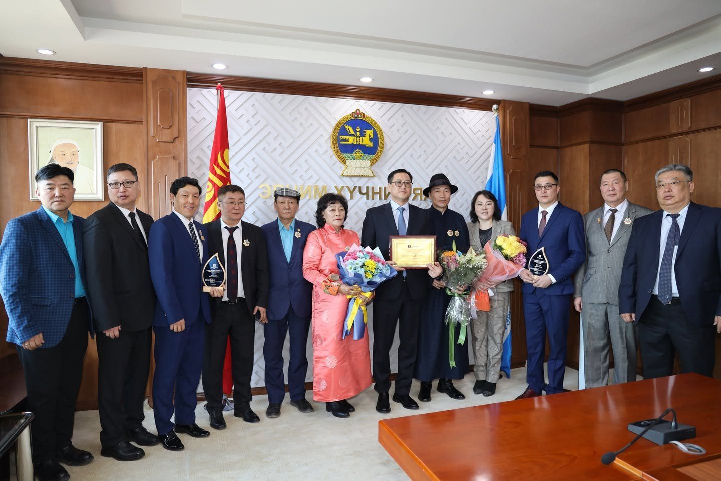 XVII ᠵᠢᠷᠠᠨ ᠤ᠋ “ᠡᠯᠳᠡᠪ ᠡᠷᠳᠡᠨᠢᠲᠦ” ᢈᠡᠮᠡᢈᠦ ᠮᠣᠳᠤᠨ ᠮᠣᠭᠠᠢ ᠵᠢᠯ ᠦ᠋ᠨ ᠰᠠᠷ᠎ᠠ ᠰᠢᠨ᠎ᠡ ᠶ᠋ᠢᠨ ᠪᠠᠶᠠᠷ ᠢ᠋ ᠲᠣᢈᠢᠶᠠᠯᠳᠤᠭᠤᠯᠤᠨ