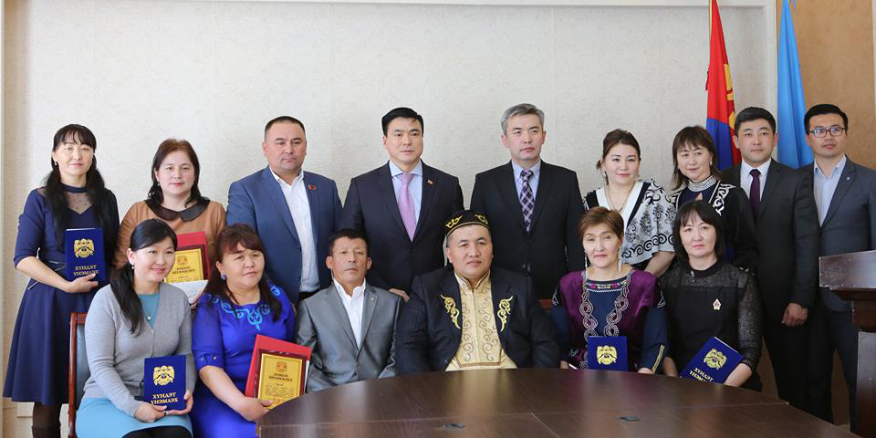 НИТХ-ын дарга Налайх дүүргийн Казах иргэдэд хүндэтгэл үзүүллээ