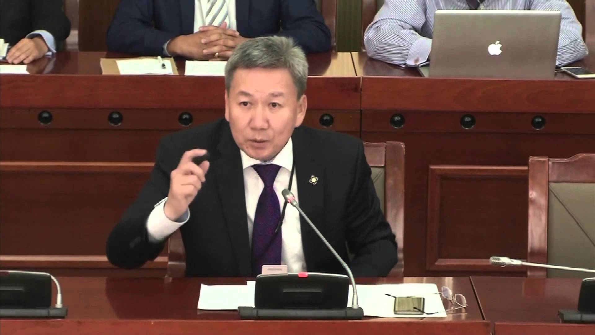 Л.Болд: Би тэнгэрт байгаа аав ээжийнхээ сүнсээр тангараглая