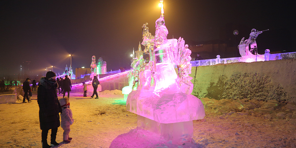 Сийлбэрийн гайхамшигт бүтээл бүхий “Мөсөн хотхон”-ыг нээлээ