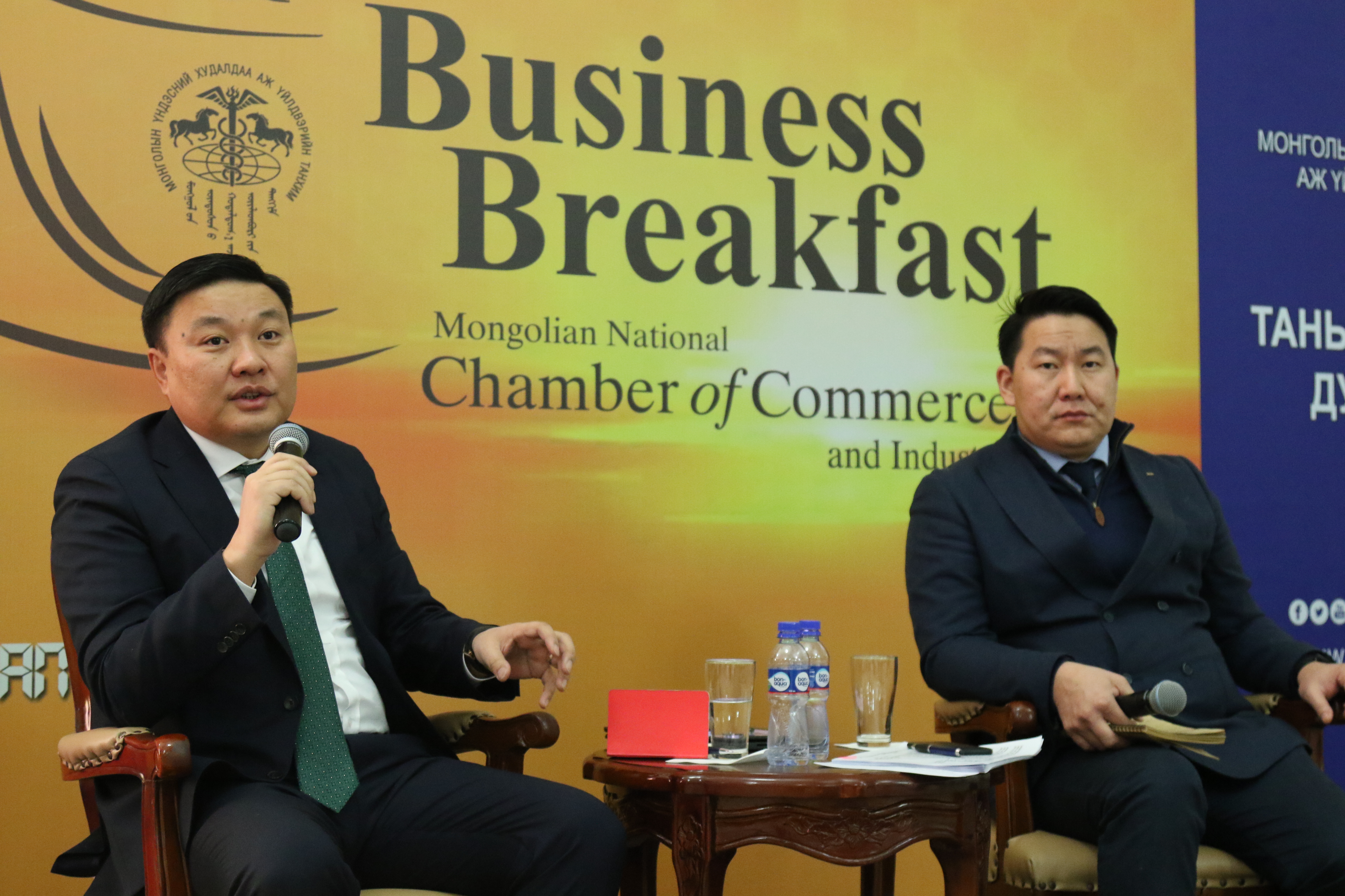 БОАЖ-ын сайд Н.Цэрэнбат салбарынхаа ААН-үүдтэй уулзлаа