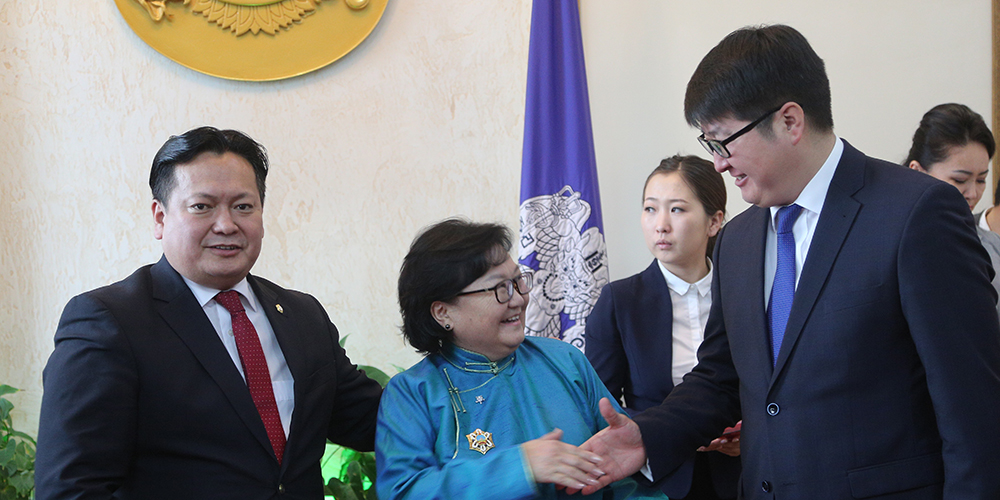 Төрийн одон, медалиар шагналаа