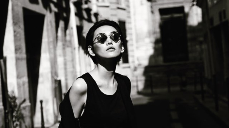 Нора: Бусдын зовлонгоор шоудахаа боль