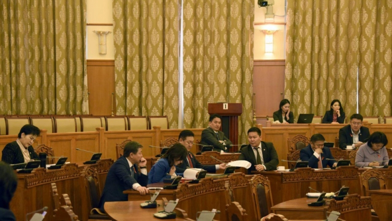 Төрийн жинхэнэ албан хаагчдад илүү цагийн хөлс олгодог болно  